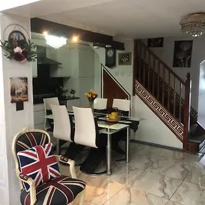 https://cheerful-4-bedroom-house-with-garden-free-parking.brighton-hotels-england.com