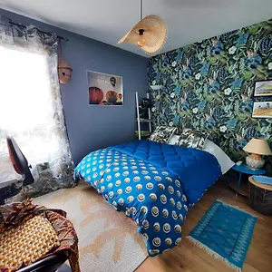 https://la-villa-bleue.hotels-rhonealpes.com